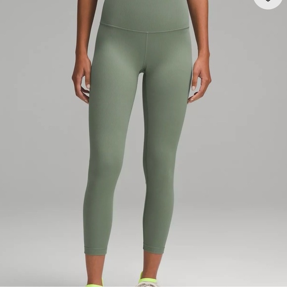 *Offers accepted* Lululemon Wunder Train High-Rise Ribbed Tight 25" | Size 12 - Picture 1 of 12
